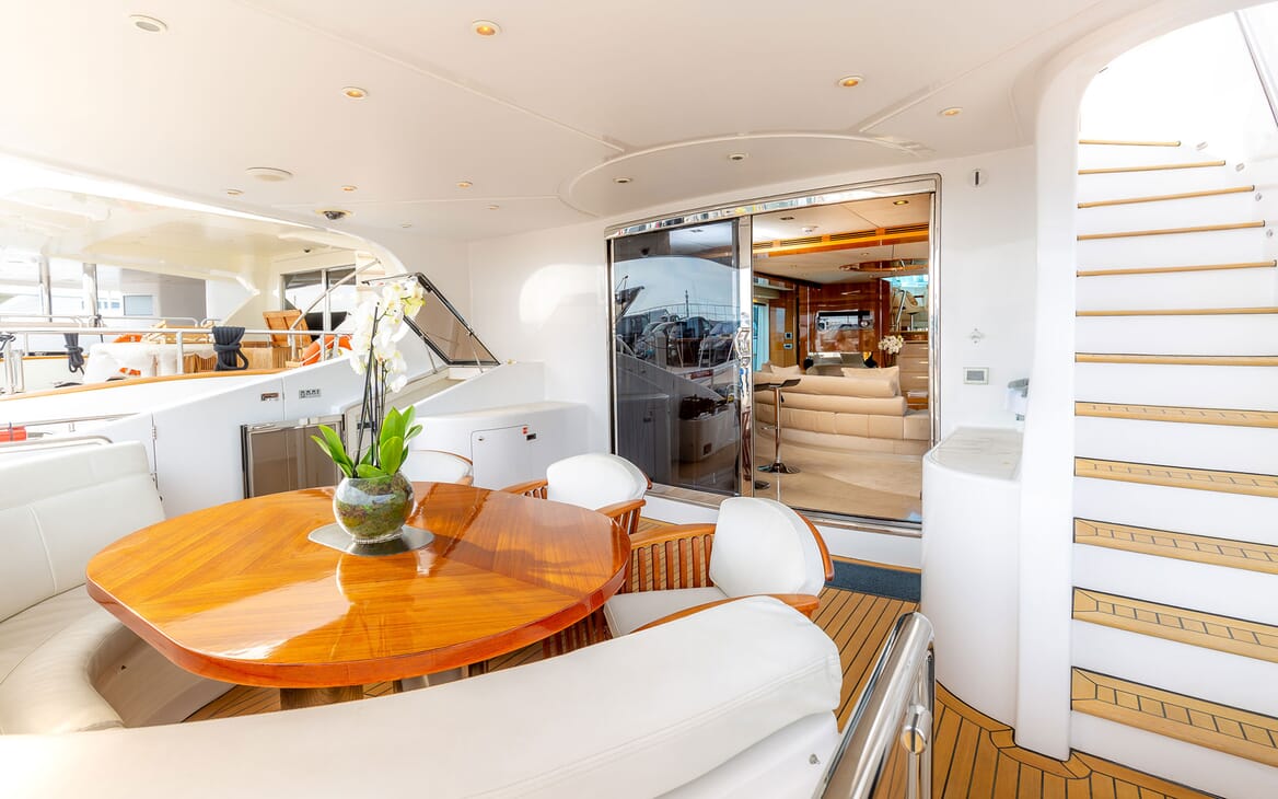 Motor Yacht SEA BREEZE ONE Main Aft Deck Seating