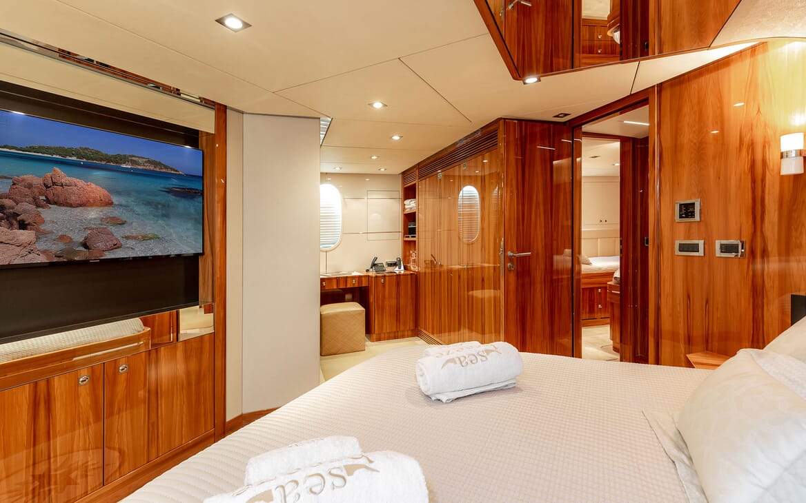 Motor Yacht SEA BREEZE ONE VIP Stateroom
