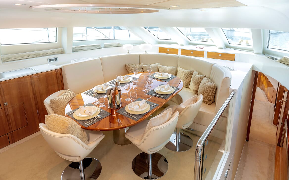 Motor Yacht SEA BREEZE ONE Dining Table