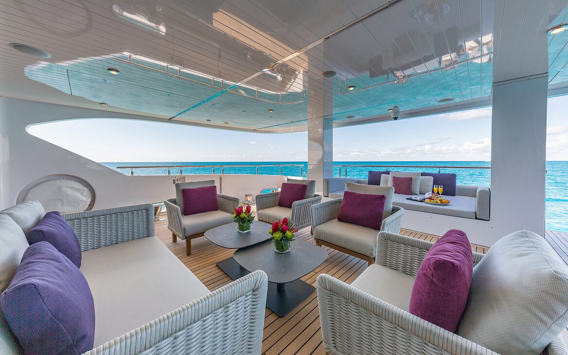Motor Yacht Big Sky Deck Seating