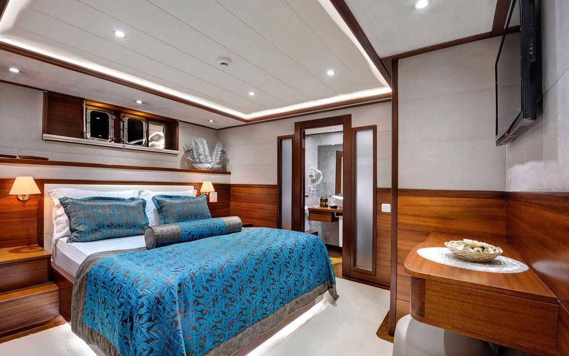 Sailing Yacht Alessandro guest cabin