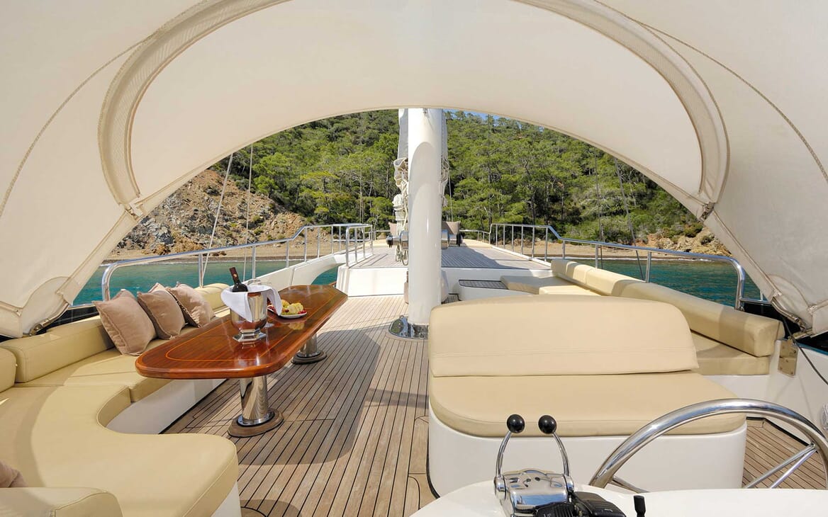 Sailing Yacht Alessandro main deck