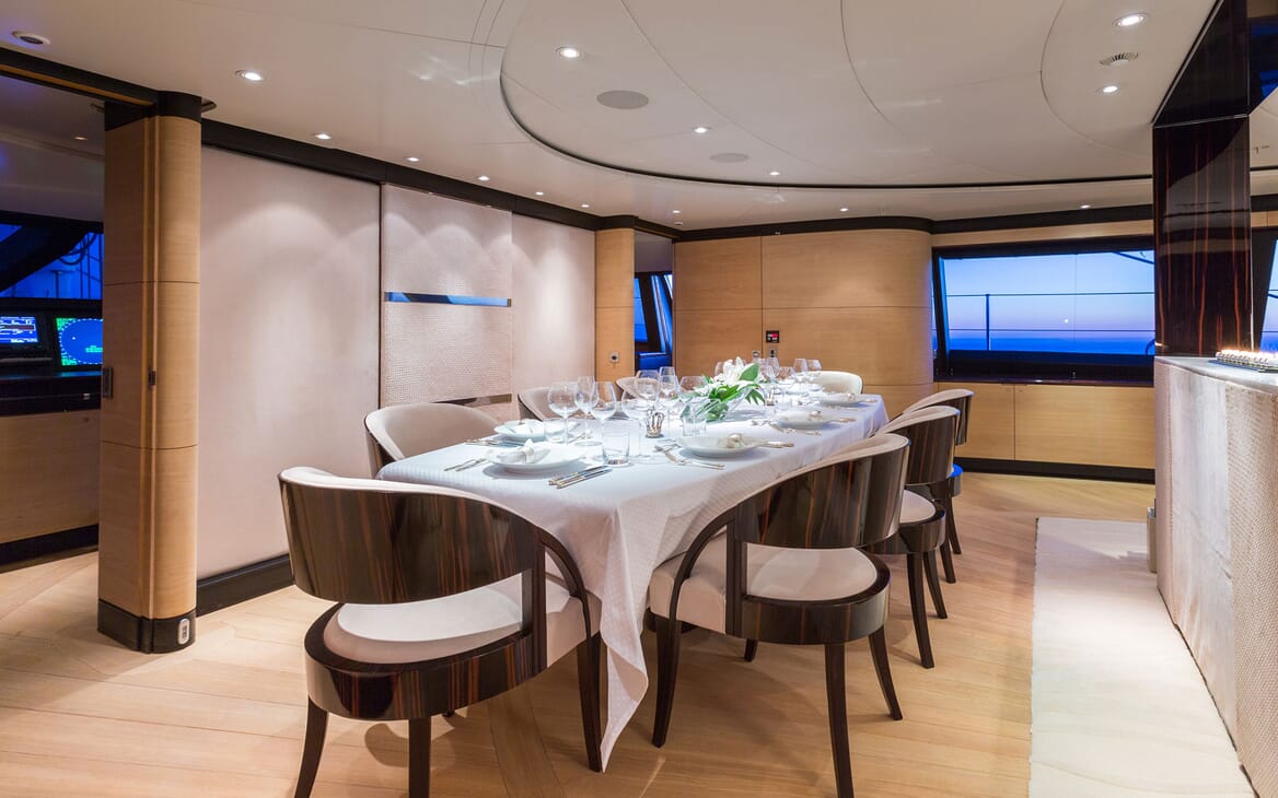 Sailing Yacht Q Dining Table
