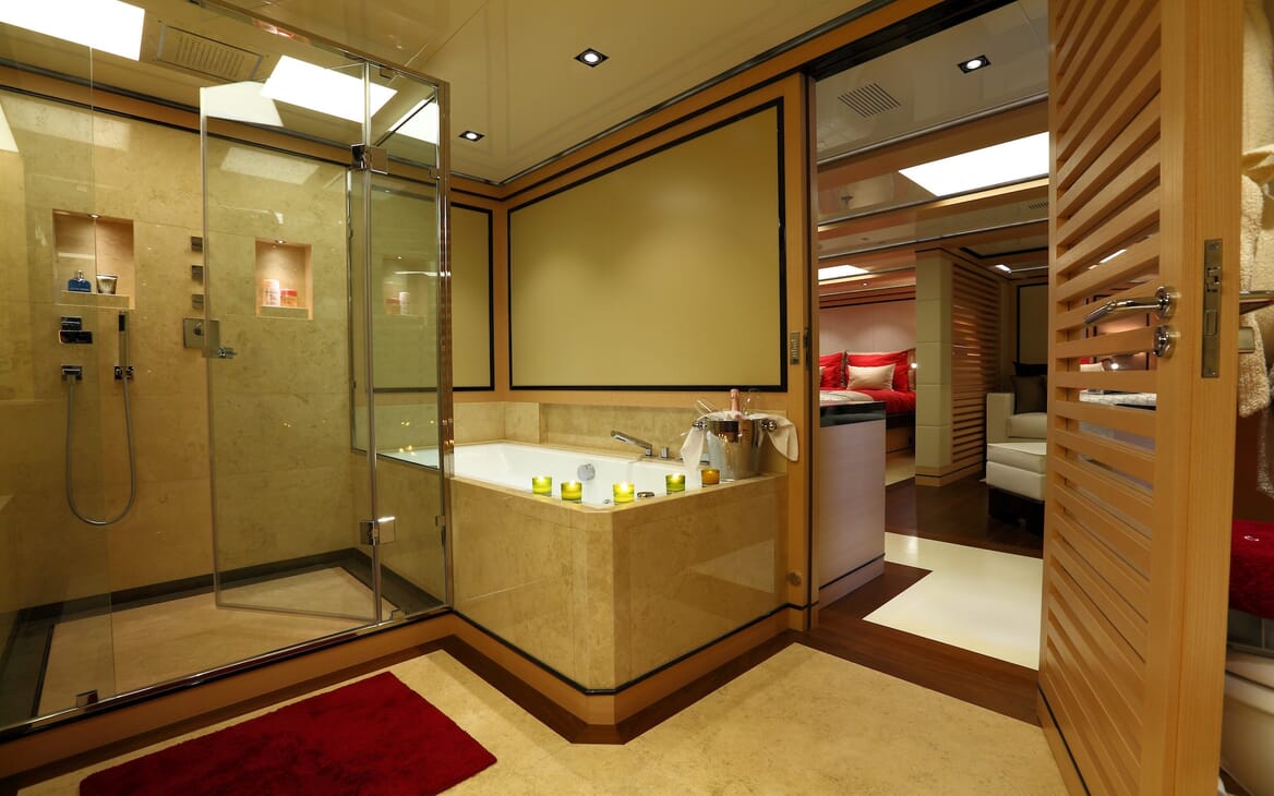Motor Yacht 2 Ladies master bathroom