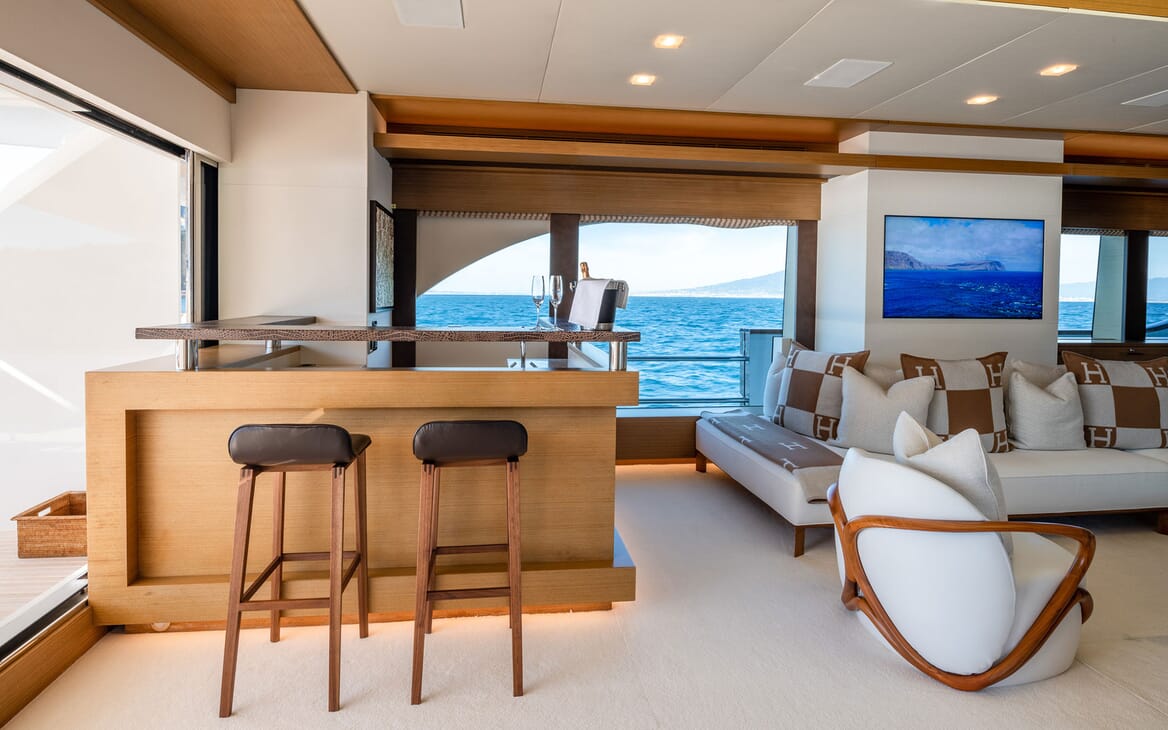 Motor Yacht Namaste 8 master cabin
