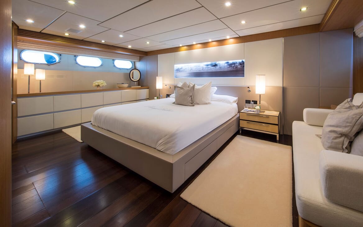 Motor Yacht ALWAYS BELIEVE Master Stateroom