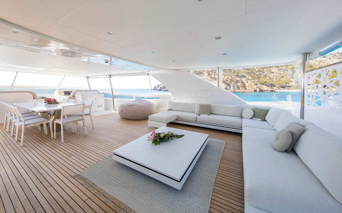 Motor Yacht ALWAYS BELIEVE Sun Deck