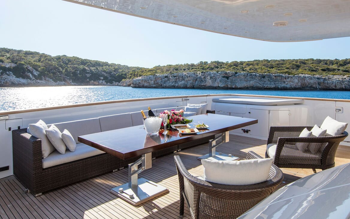 Motor Yacht ALWAYS BELIEVE Sun Deck AFt