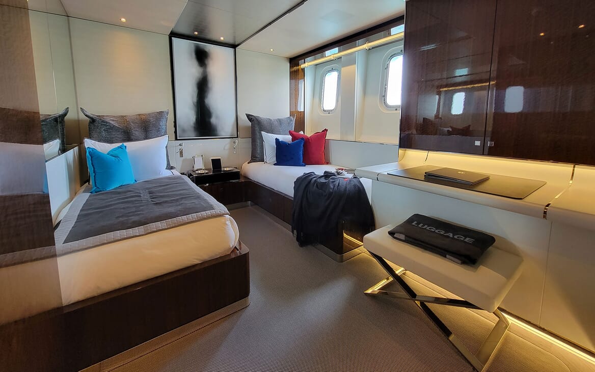 Motor Yacht KNIGHT Twin Guest Stateroom