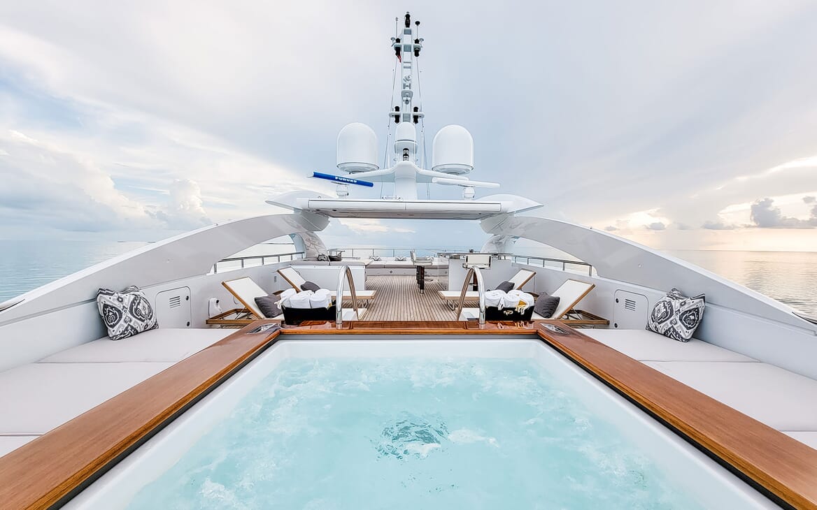 Motor Yacht KNIGHT Sun Deck Jacuzzi