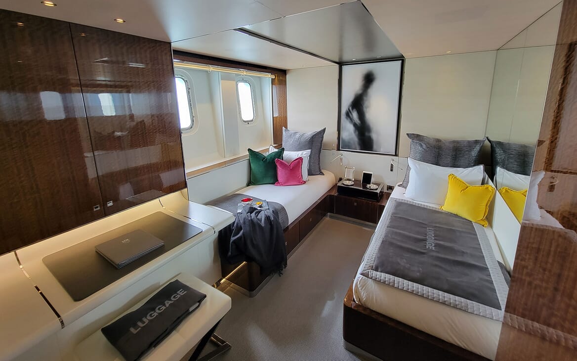 Motor Yacht KNIGHT Twin Guest Stateroom