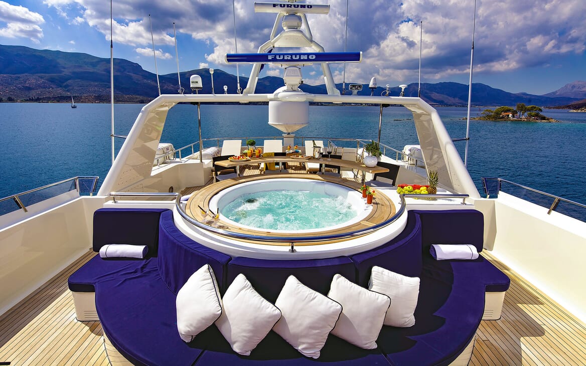 Motor Yacht MAGIX Sun Deck Jacuzzi