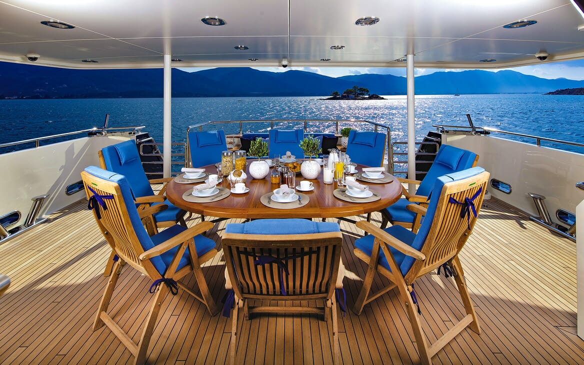 Motor Yacht MAGIX Main Deck Dining