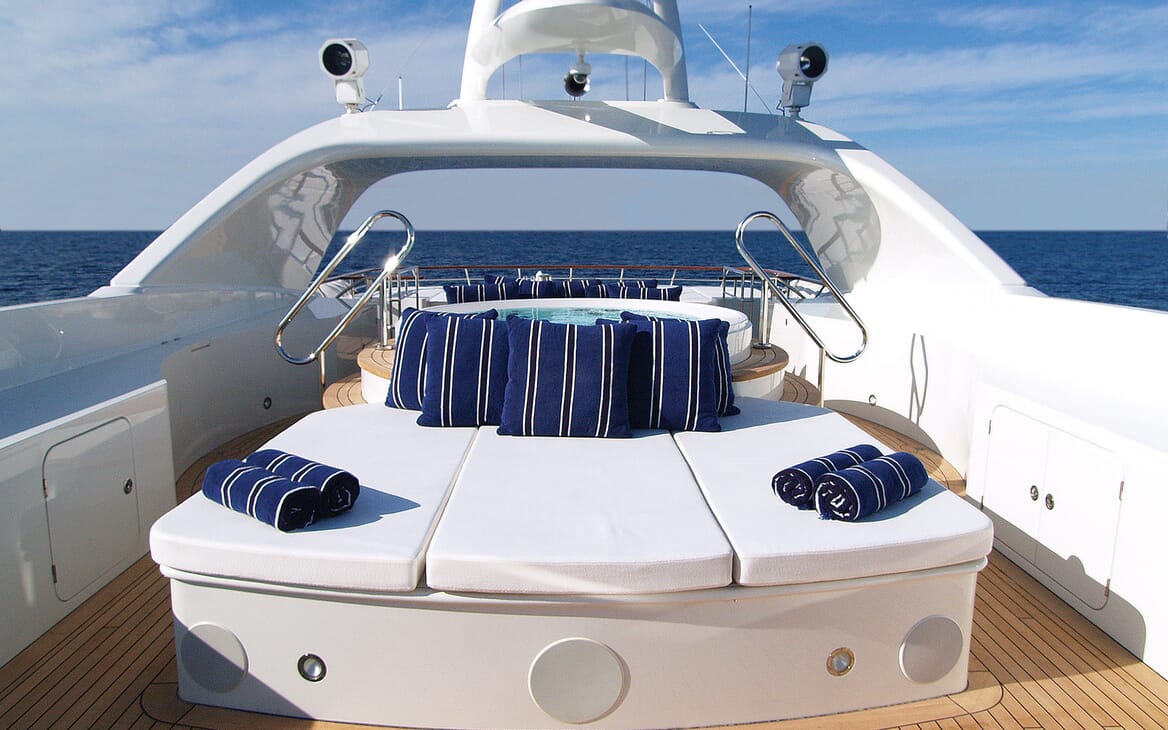 Motor Yacht Lady Dee sun deck