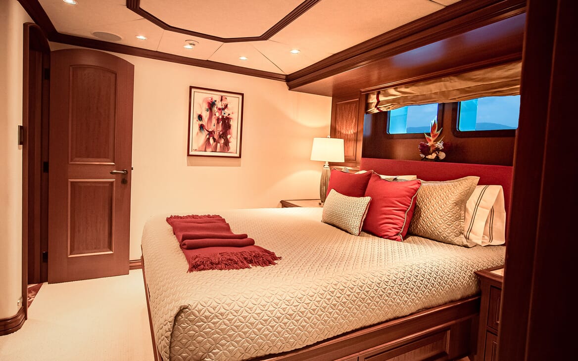 Motor Yacht PURE BLISS First Double Stateroom