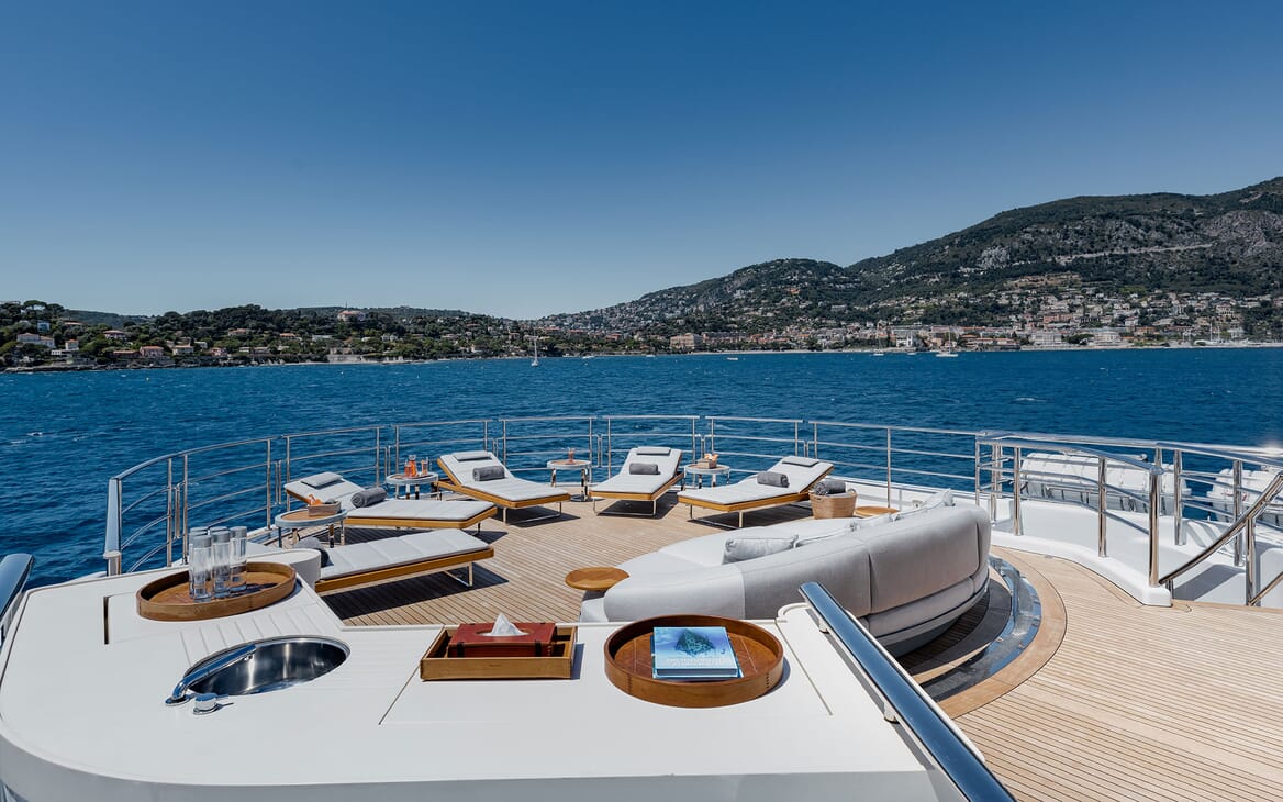 Motor Yacht VENTUM MARIS Sun Deck Sun Loungers