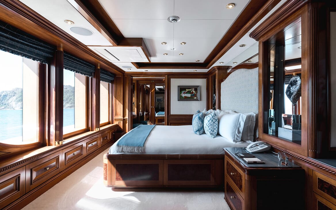 Motor Yacht Titania VIP cabin