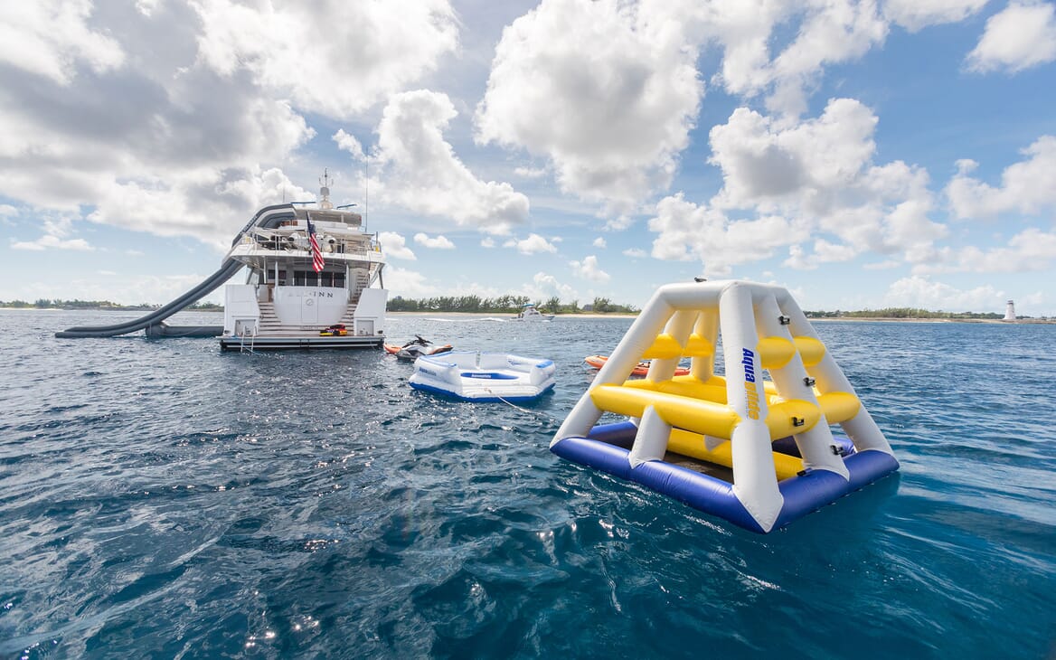 Motor Yacht ALL IN Inflatable Toy Set Up