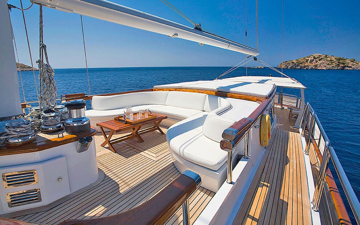 Sailing Yacht ALTHEA Deck Seating