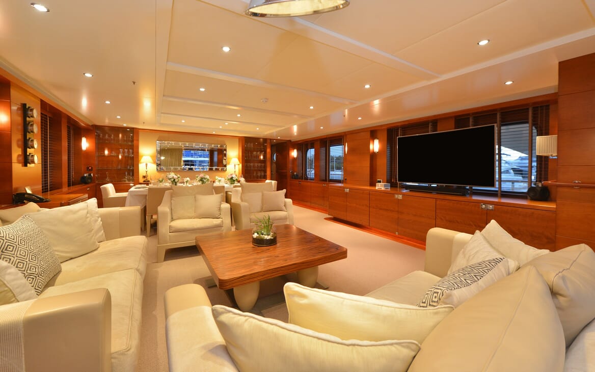 Motor Yacht Beluga saloon