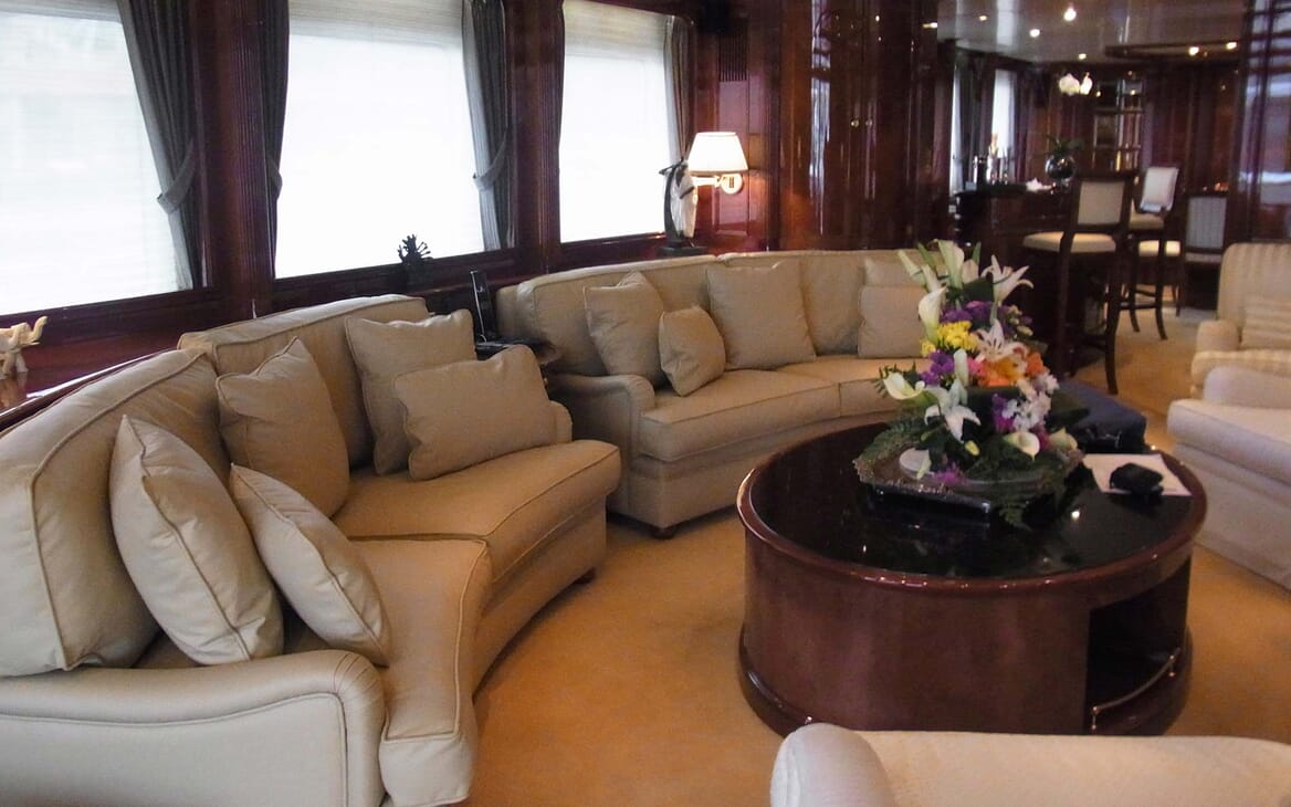 Motor Yacht Satine salon