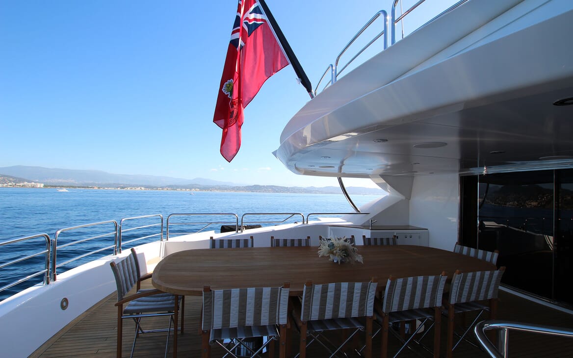Motor Yacht LUSIA M deck dining