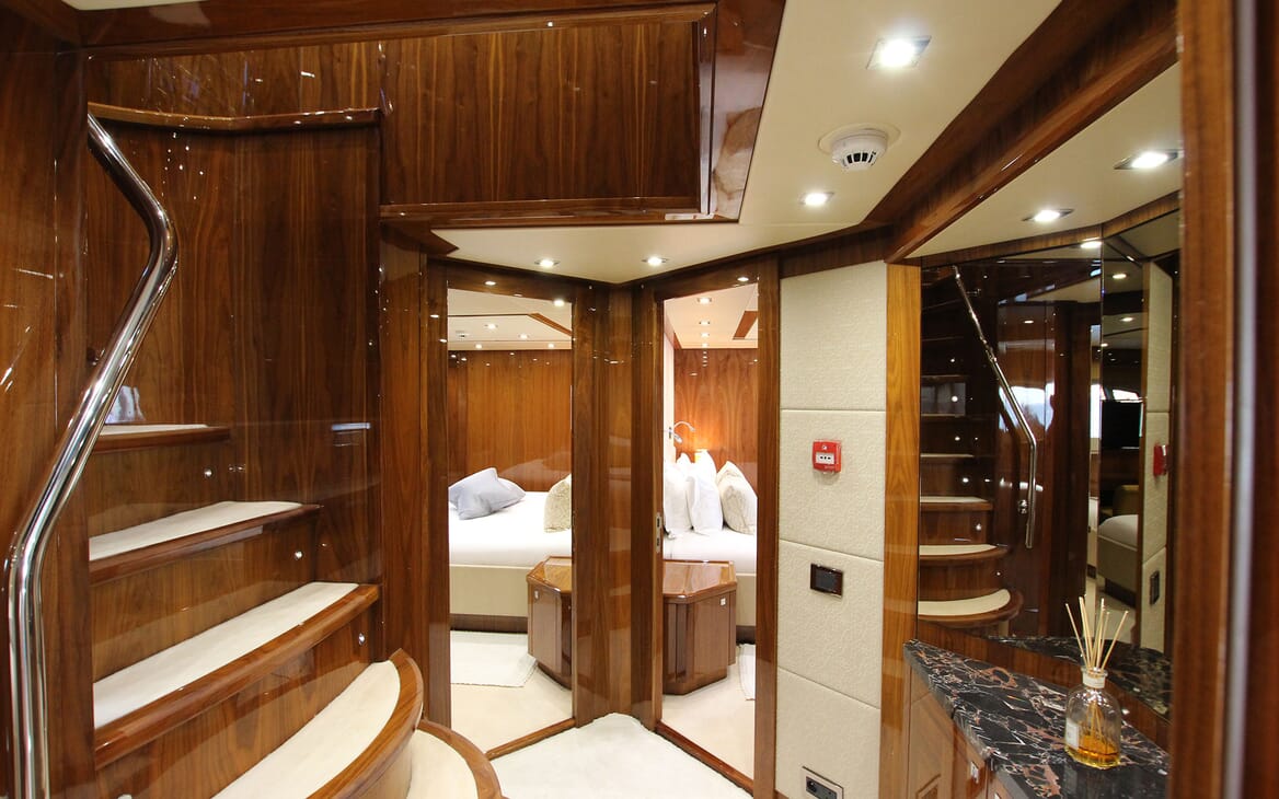 Motor Yacht LUSIA M stateroom