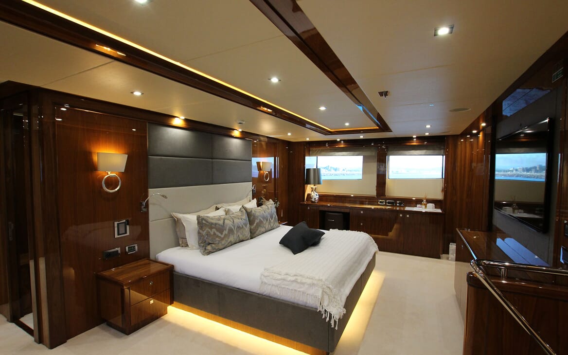 Motor Yacht LUSIA M VIP cabin