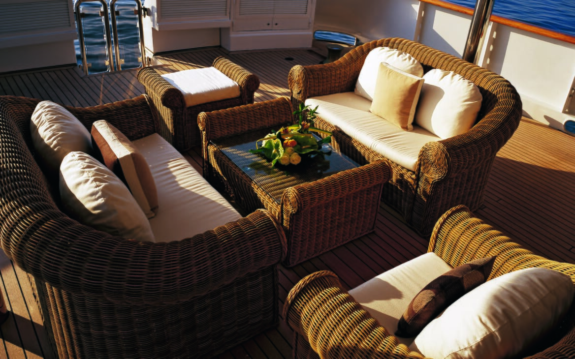 Motor yacht Costa Magna outdoor seating