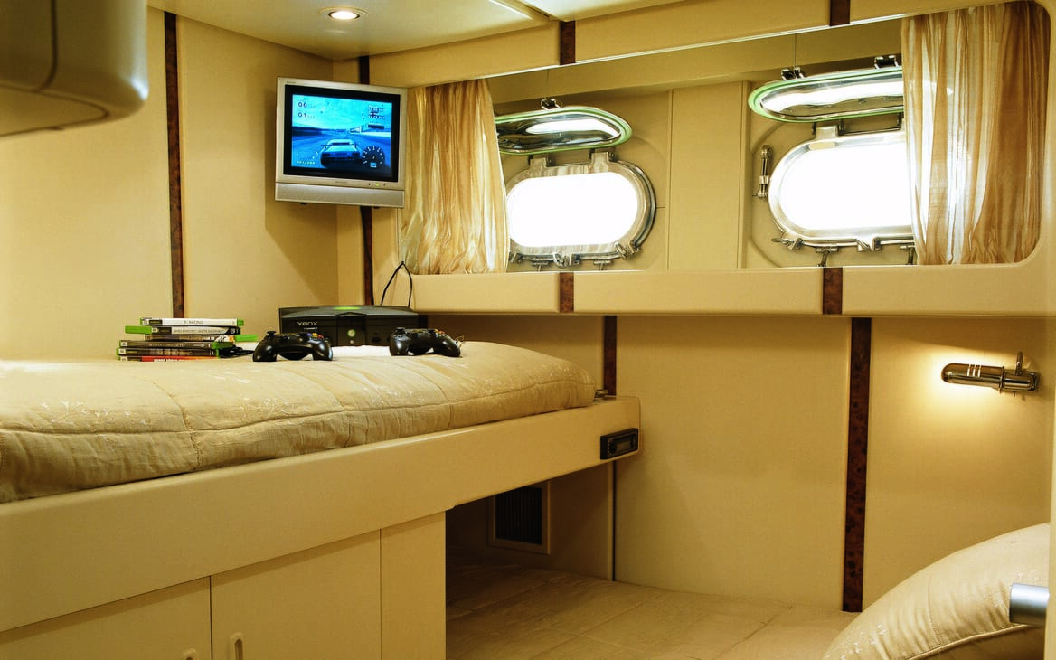 Motor yacht Costa Magna twin cabin