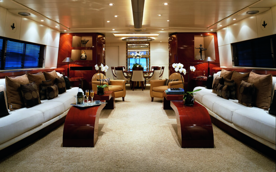 Motor yacht Costa Magna saloon