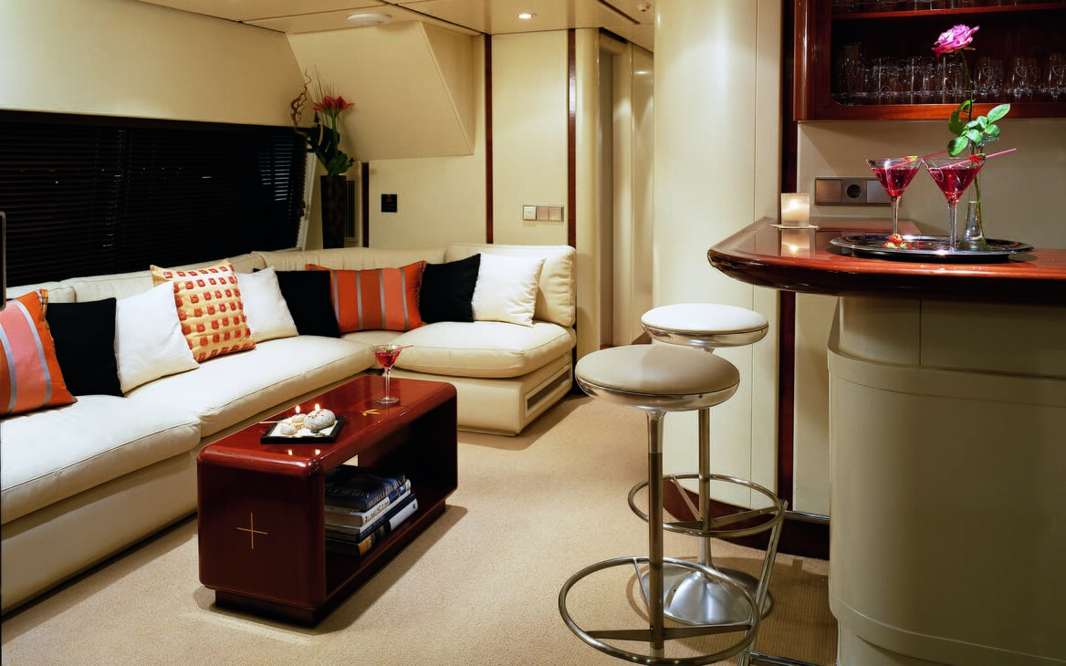 Motor yacht Costa Magna bar