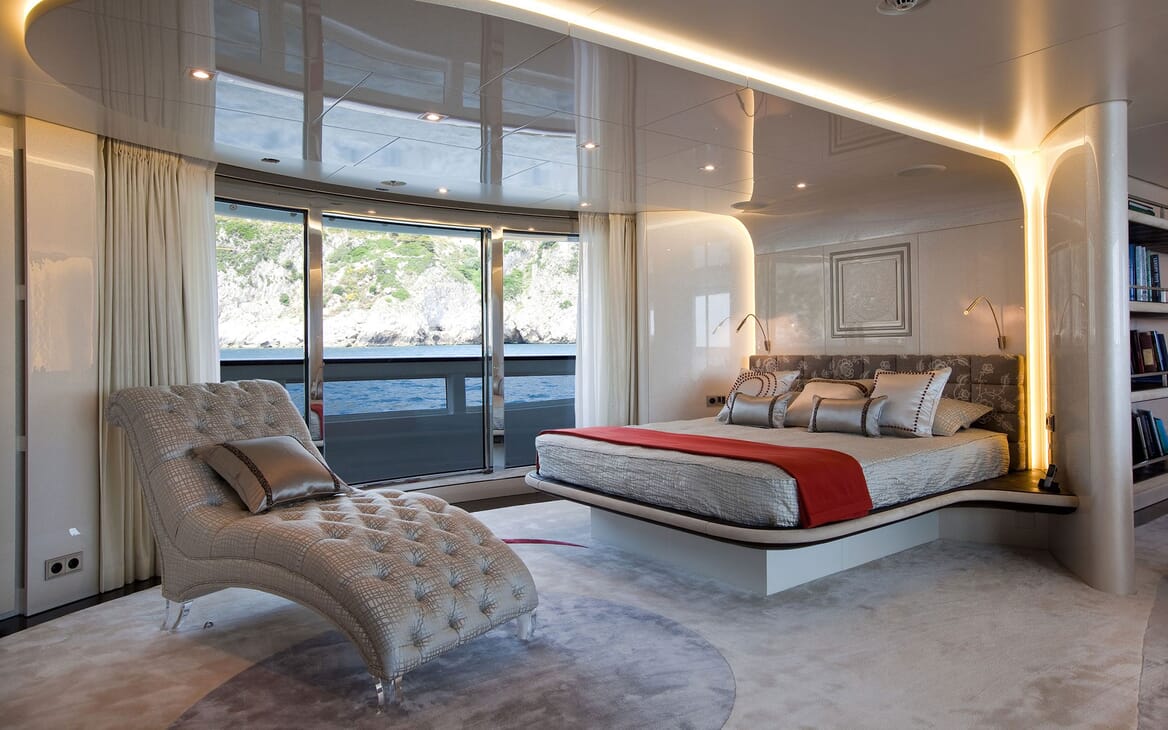 Motor Yacht QUITE ESSENTIAL Master Stateroom