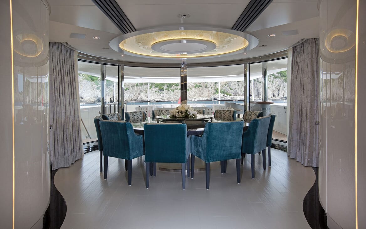 Motor Yacht QUITE ESSENTIAL Dining Table
