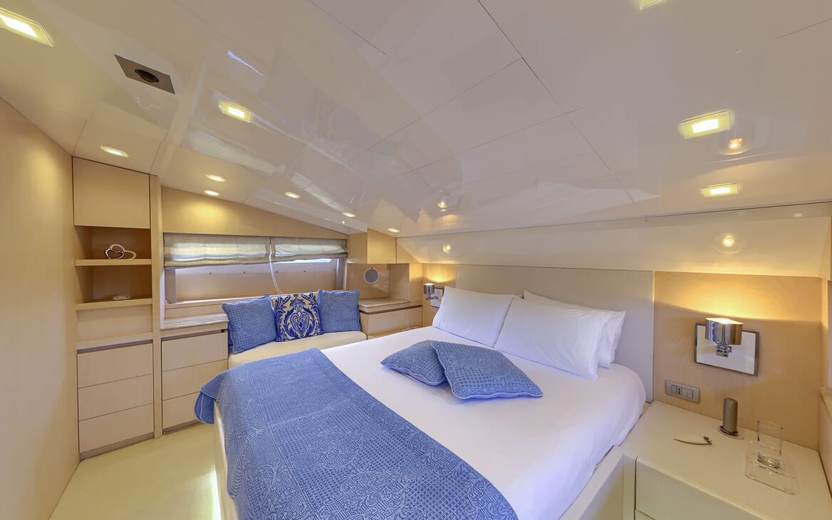 Motor Yacht Tuscan Sun VIP stateroom