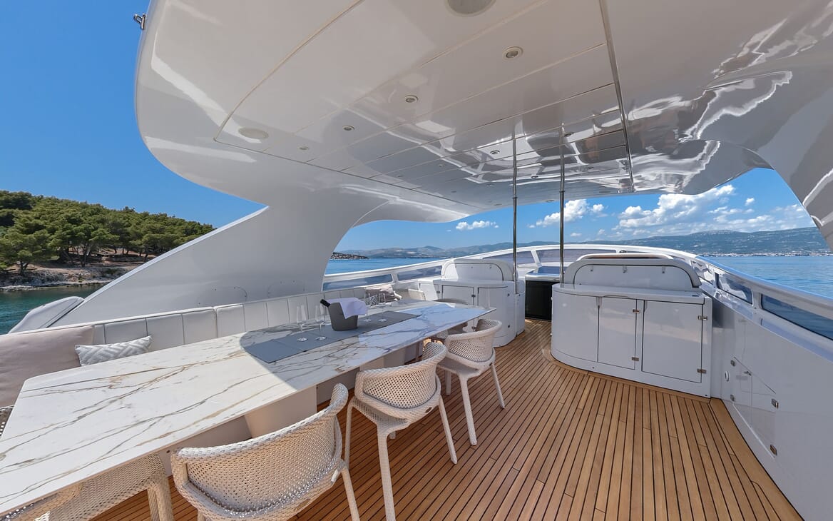 Flybridge Lounge
