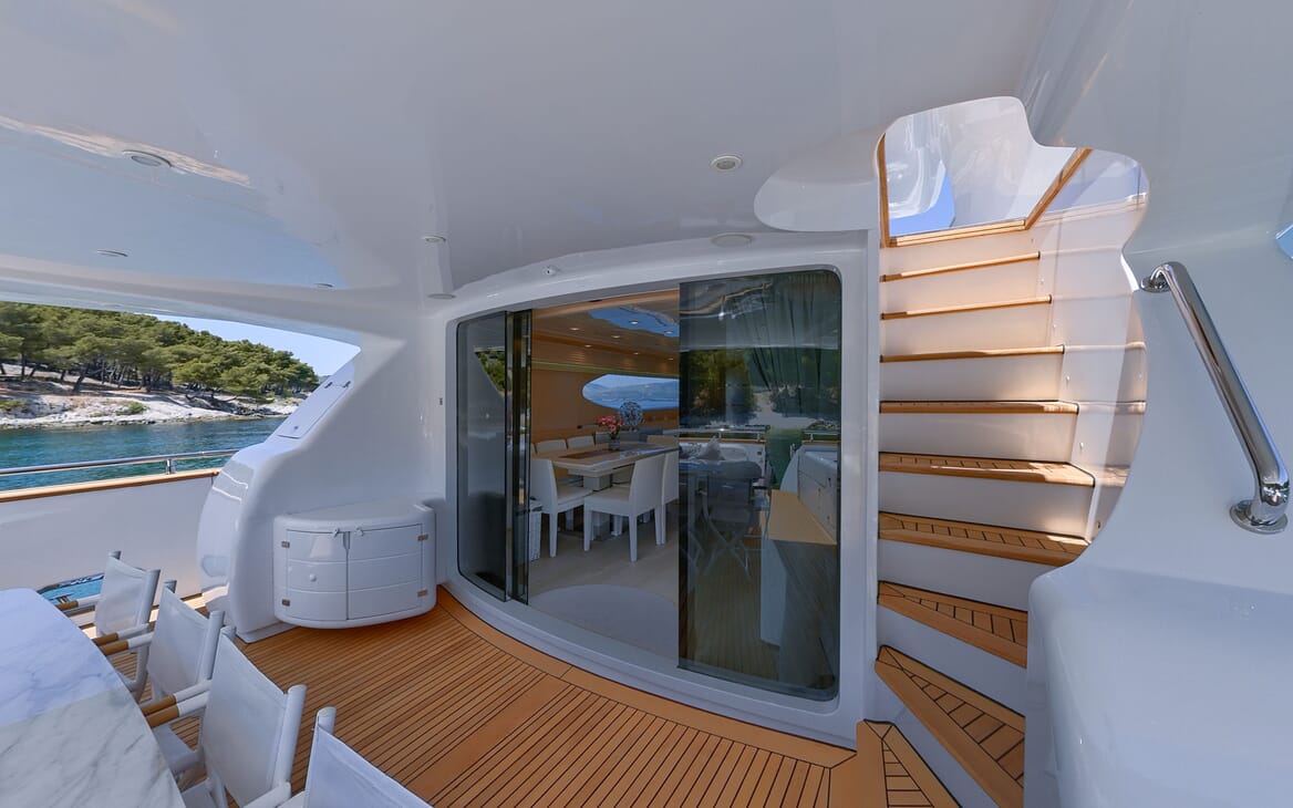 Motor Yacht Tuscan Sun outdoor seating area