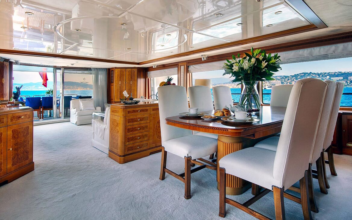 Motor Yacht NEW STAR Dining Table