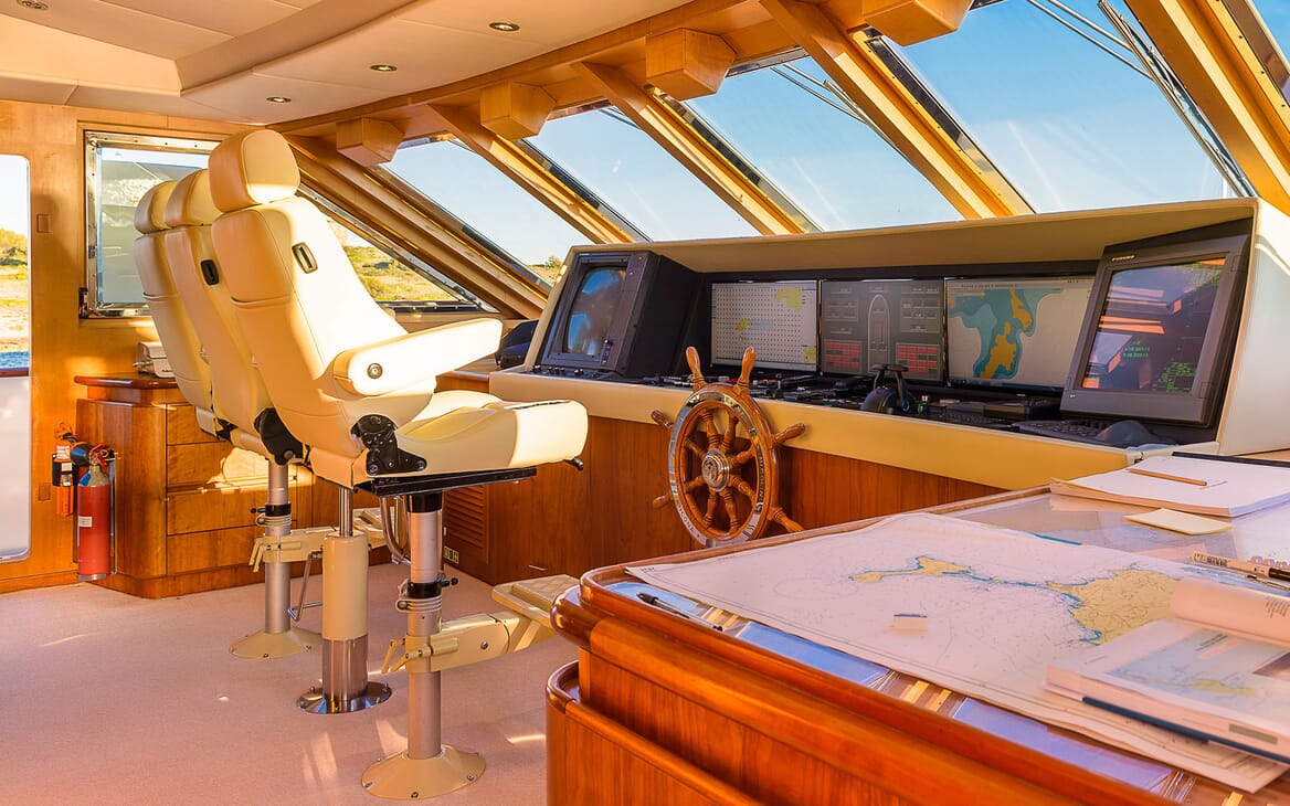 Motor Yacht CD TWO Wheelhouse