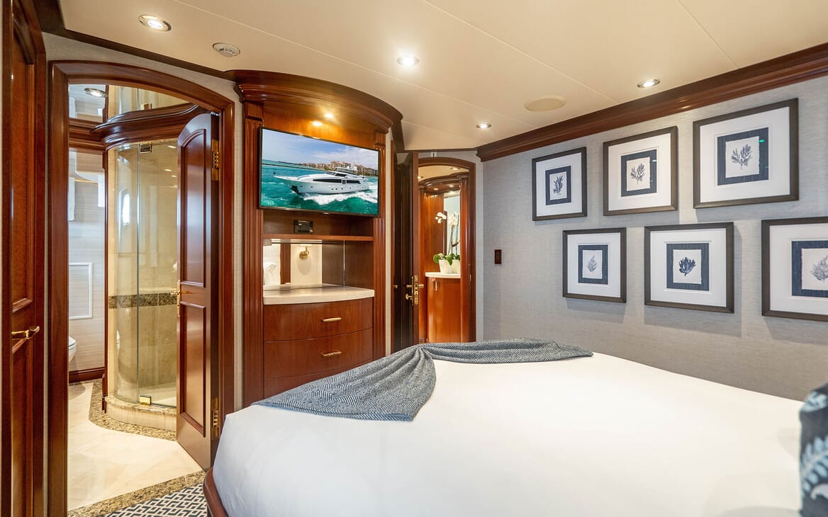 Motor Yacht RISK & REWARD Guest Double Stateroom TV