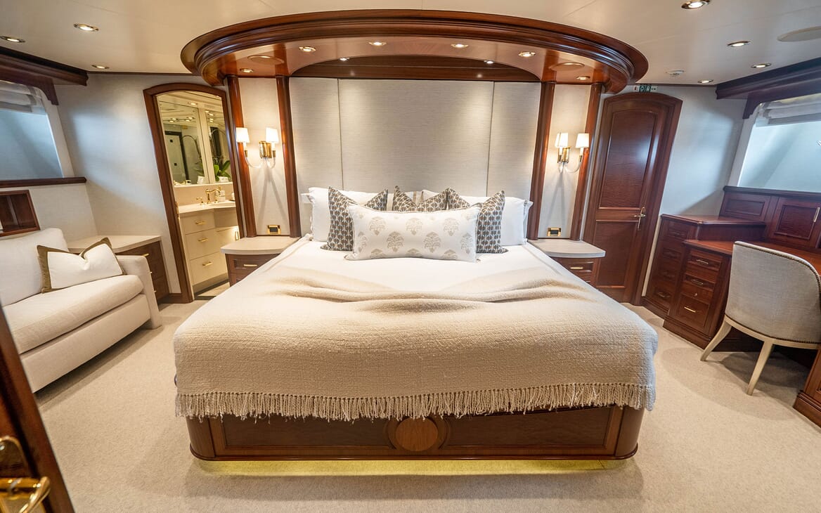 Motor Yacht RISK & REWARD Master Stateroom Bed