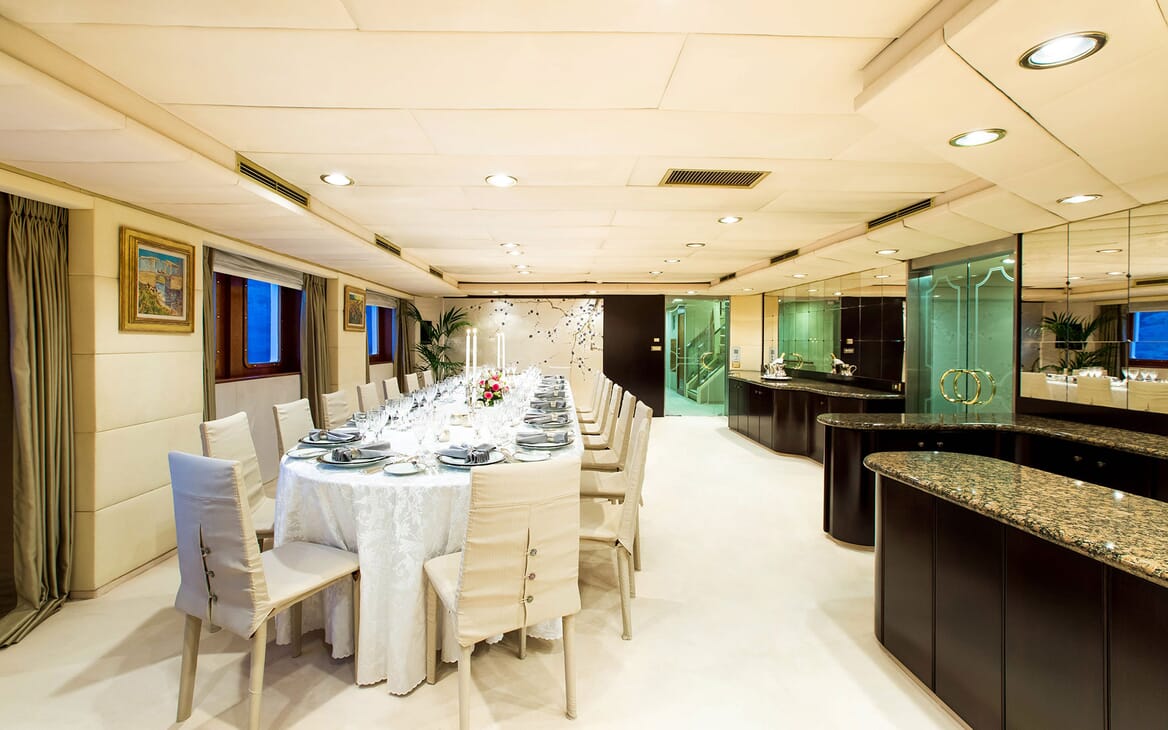 Motor Yacht ESMERALDA Dining Table