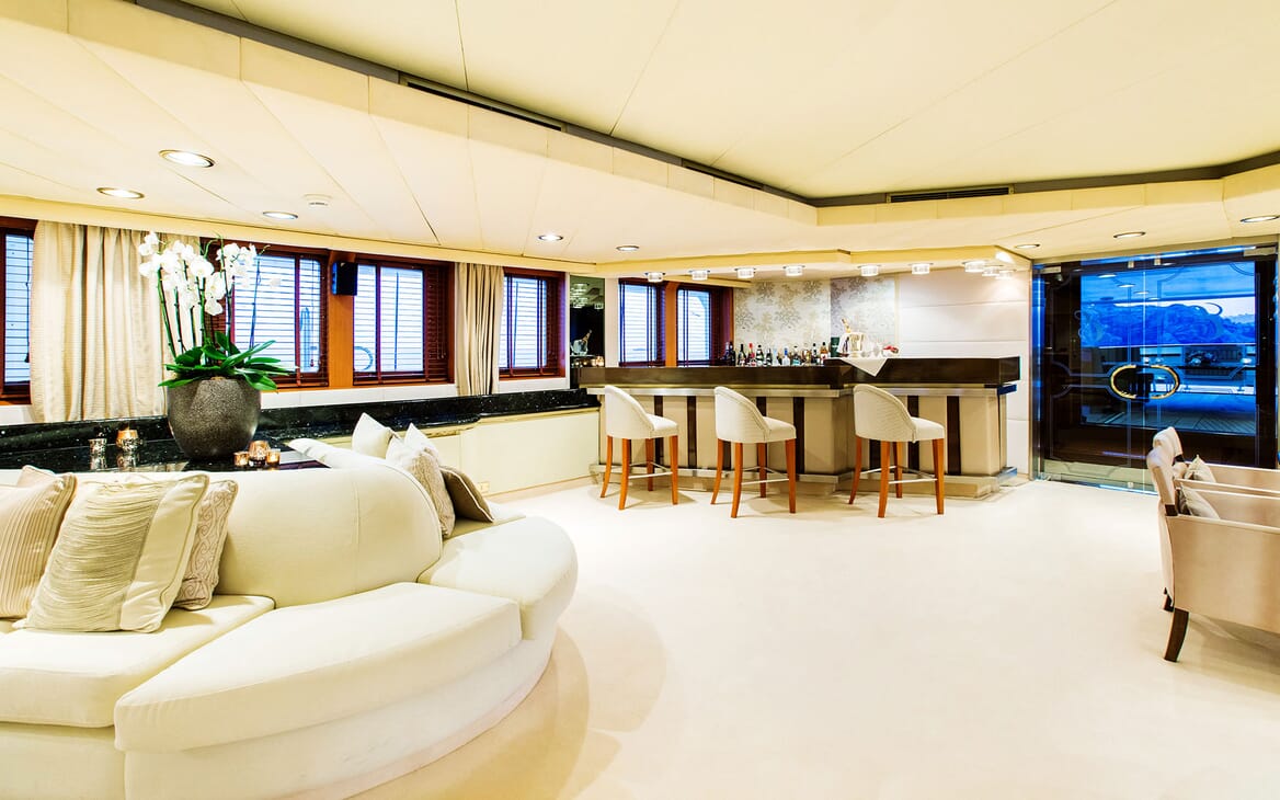 Motor Yacht ESMERALDA Main Salon Bar